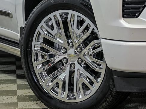 Used 2022 Chevrolet Silverado 1500 High Country w/ LPO, Dark Essentials Package AWD/4WD image 3