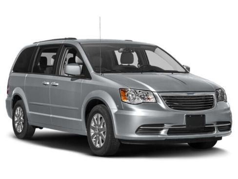Used 2015 Chrysler Town & Country Touring image 6