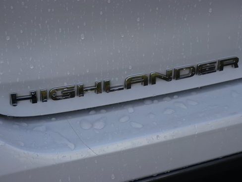 Used 2023 Toyota Highlander L image 7