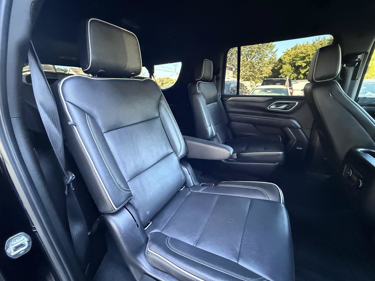 Used 2022 Chevrolet Suburban Premier AWD/4WD image 16