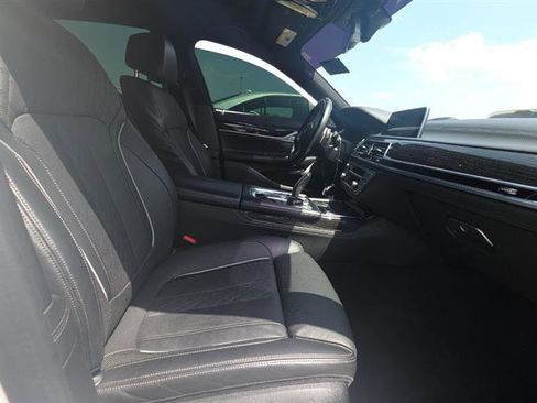 Used 2022 BMW 750i xDrive w/ Executive Package AWD/4WD image 7