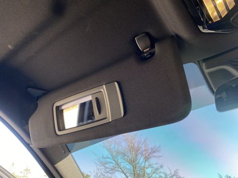 Used 2025 BMW 740i w/ Premium Package image 22