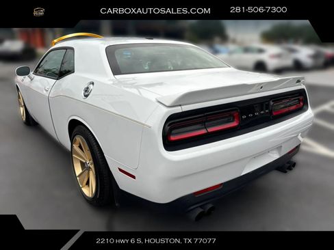 Used 2017 Dodge Challenger R/T w/ Driver Convenience Group RWD image 3