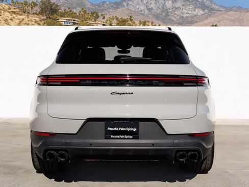 Certified 2024 Porsche Cayenne AWD/4WD image 6