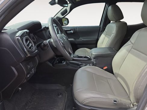 Used 2023 Toyota Tacoma TRD Sport image 9