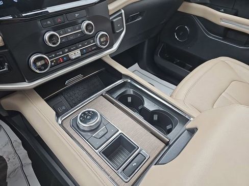 Used 2024 Ford Expedition Max Limited image 29