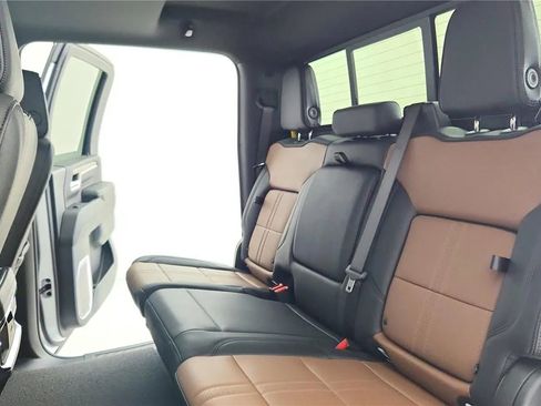 Used 2024 Chevrolet Silverado 2500 High Country w/ High Country Premium Package image 36