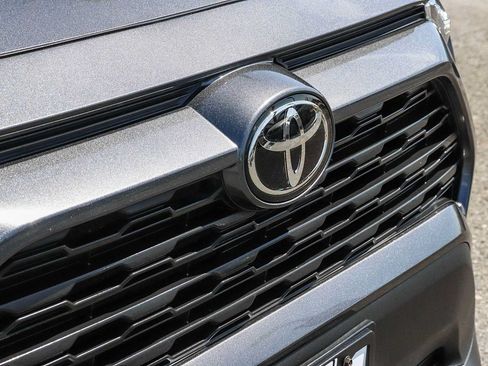 Used 2022 Toyota RAV4 XLE w/ Convenience Package FWD image 6
