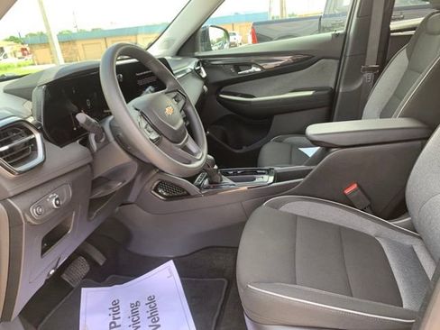 Used 2025 Chevrolet TrailBlazer LT AWD/4WD image 22