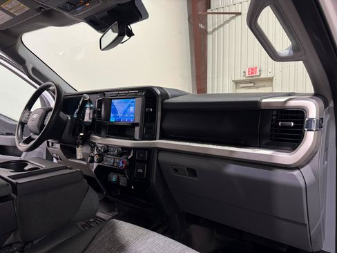 Used 2024 Ford F550 4x4 Crew Cab Super Duty w/ XLT Value Package image 11