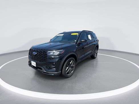 Used 2025 Ford Explorer ST-Line w/ ST-Line Street Pack AWD/4WD image 4