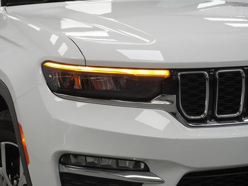 Certified 2024 Jeep Grand Cherokee Limited image 6