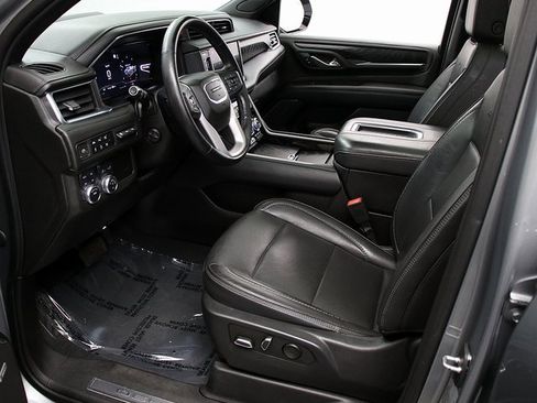 Used 2023 GMC Yukon XL Denali image 10