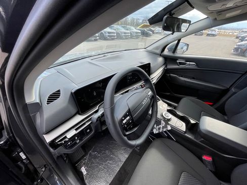 New 2026 Kia Sportage LX FWD image 9