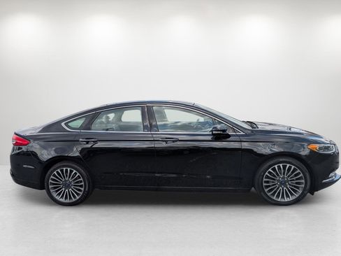 Used 2017 Ford Fusion SE w/ Fusion SE Technology Package image 4