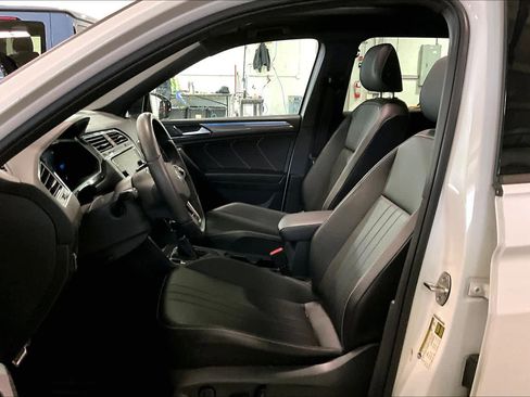 Used 2022 Volkswagen Tiguan SE R-Line image 9