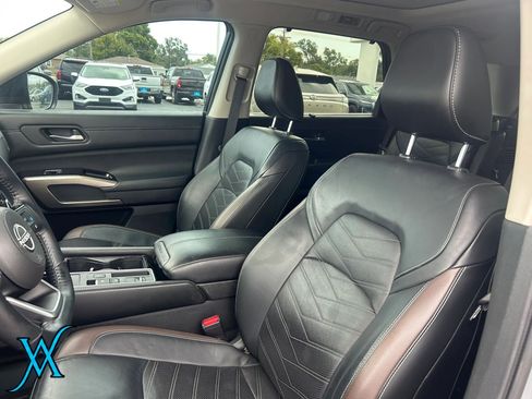 Used 2022 Nissan Pathfinder Platinum w/ Cargo Package FWD image 13