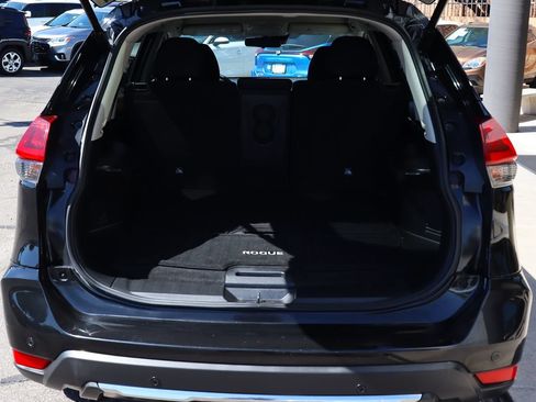 Used 2020 Nissan Rogue SV FWD image 25