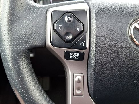 Used 2022 Toyota 4Runner SR5 Premium w/ Moonroof Package RWD image 17