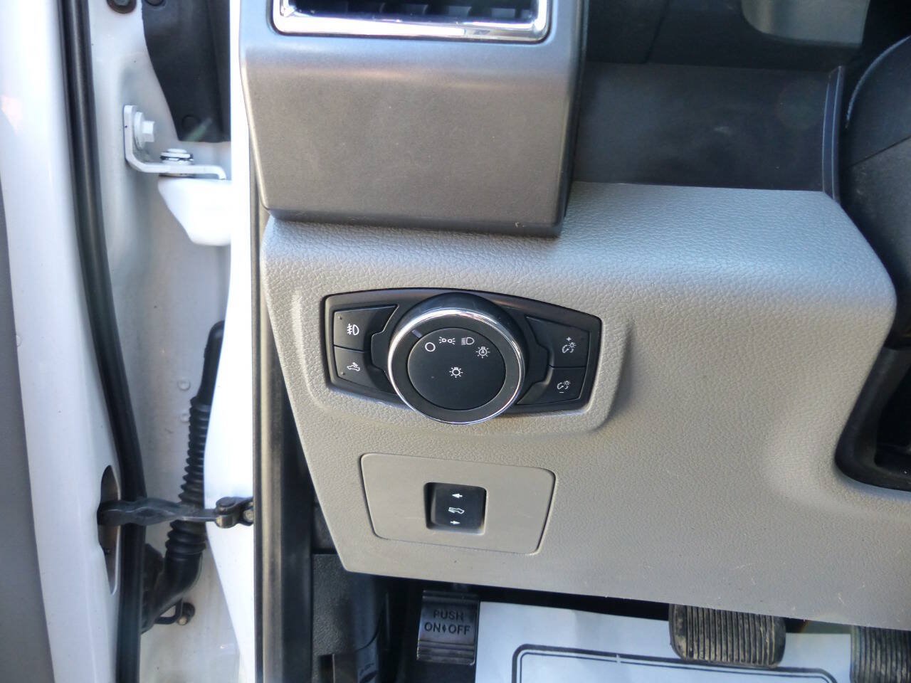 Used 2015 Ford F150 XLT w/ Equipment Group 302A Luxury AWD/4WD image 28