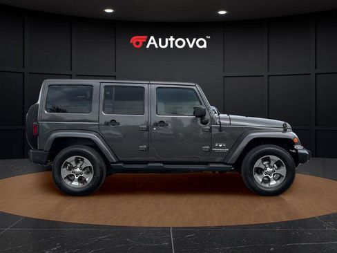 Used 2017 Jeep Wrangler Unlimited Sahara w/ Connectivity Group AWD/4WD image 6