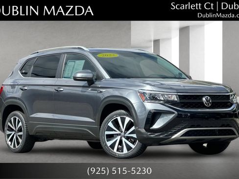 Used 2022 Volkswagen Taos SE FWD image 1