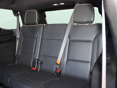 Used 2022 GMC Yukon SLT w/ SLT Luxury Package image 17