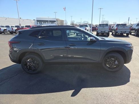 New 2026 Chevrolet Trax LT w/ Driver Confidence Package FWD image 18