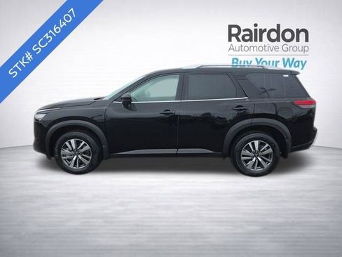 New 2025 Nissan Pathfinder SL w/ Black Appearance Package image 5