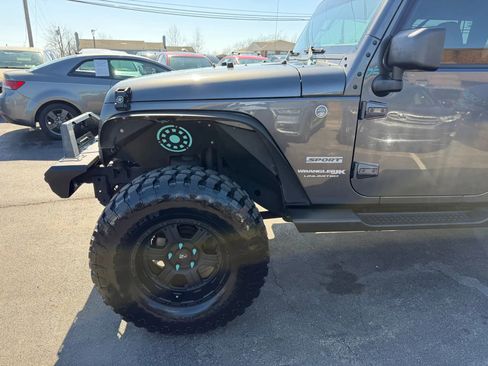 Used 2018 Jeep Wrangler Unlimited Sport S AWD/4WD image 40