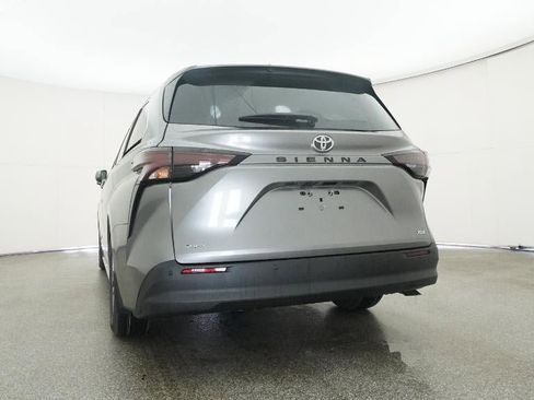 New 2026 Toyota Sienna XLE image 22