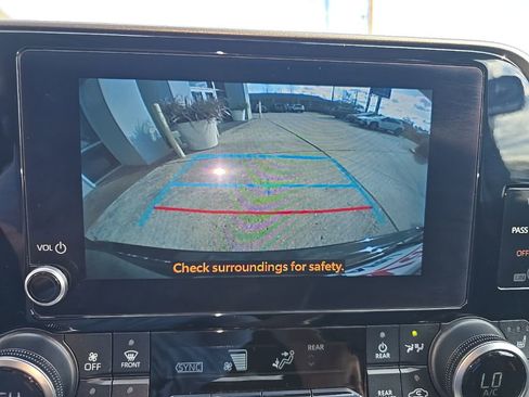 Used 2024 Toyota Highlander XLE image 17