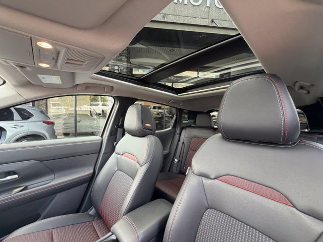 Used 2026 Nissan Kicks SR w/ SR Premium Package AWD/4WD image 26