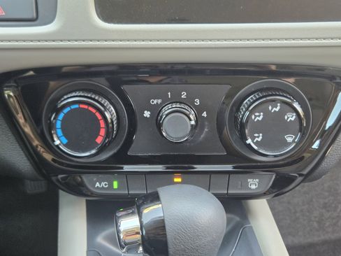 Used 2016 Honda HR-V LX image 19