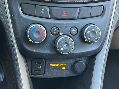 Used 2017 Chevrolet Trax LT AWD/4WD image 21