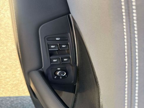 New 2025 Volkswagen Tiguan SE image 12