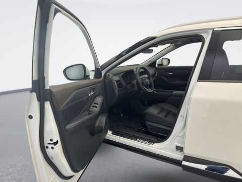 Used 2023 Nissan Rogue SL w/ SL Premium Package AWD/4WD image 9