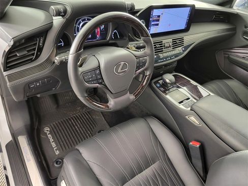Used 2022 Lexus LS 500 AWD w/ Luxury Package image 17