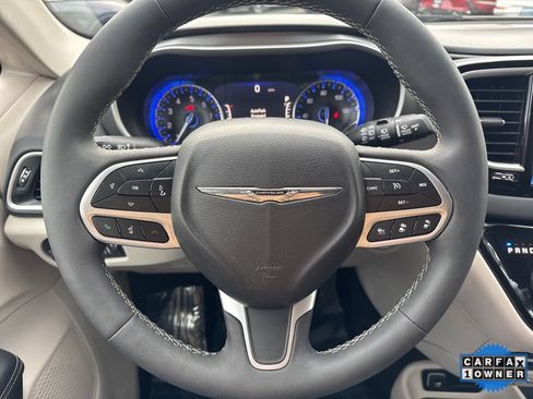 Used 2024 Chrysler Pacifica Touring-L image 21