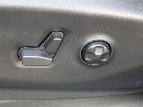 Certified 2025 Chrysler Pacifica Select FWD image 16
