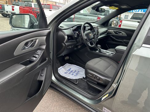 Used 2023 Chevrolet Traverse LT image 9