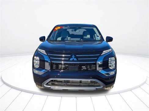 New 2025 Mitsubishi Outlander SE image 8