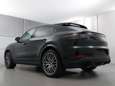 Used 2022 Porsche Cayenne E-Hybrid Coupe image 3