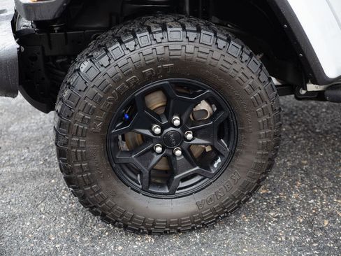 Used 2022 Jeep Gladiator Willys image 10