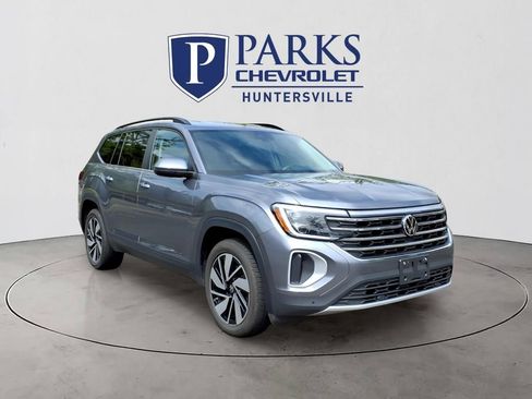 Used 2024 Volkswagen Atlas SE AWD/4WD image 1