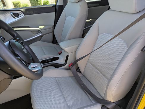 Used 2020 Kia Soul LX FWD image 26