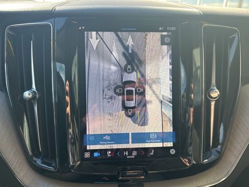 Certified 2025 Volvo XC60 B5 Plus image 24