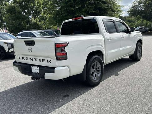 Used 2025 Nissan Frontier SV w/ SV Convenience Package RWD image 5