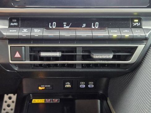 Used 2025 Toyota Camry SE w/ Convenience Package FWD image 19