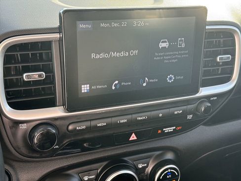 Used 2024 Hyundai Venue SEL image 23